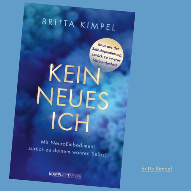 Das Buch von @brittakimpel ist wie Urlaub für die Seele. Ein tiefes Ein- und Ausatmen, um den Kreislauf der Selbstoptimierung zu durchbrechen und um sich ehrlich zu begegnen – vielleicht sogar das allererste Mal im Leben.  Die Diplom-Psychologin und Expertin für NeuroEmbodiment hat selbst eine lange Forschungsreise hinter sich, bis ein einschneidendes Ereignis in einem Yogaretreat alles bei ihr verändert. Damit war die Basis für ihr eigenes NeuroEmbodiment-System gelegt.  Für ein gelingendes Leben braucht es mehr denn je die innere Verbundenheit – und eben keine weiteren Selbstoptimierungsfallen.  Ja genau: Kein neues Ich.
Und unbedingt ein großes Ja: Dich selbst wieder zu fühlen! Sie zeigt, wie es gehen kann!  MEHR DAZU IN DER BUCHBESPRECHNUNG
IN MEINEM GESUNDEN BLOG!  #dasgesundmagazin #birgitmatz #brittakimpel #nervensystem #gesundlesen #komplettmedia #neuroembodimentsystem #verbundenheit