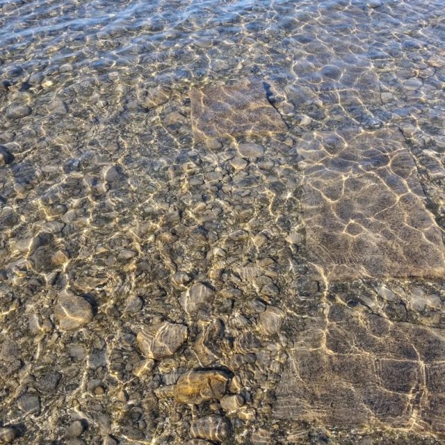 Bewegende Stille & Klarheit 
Wasser hat eigene Gesetze
Lebensnotwendig  #dasgesundmagazin #naturliebe #bodensee