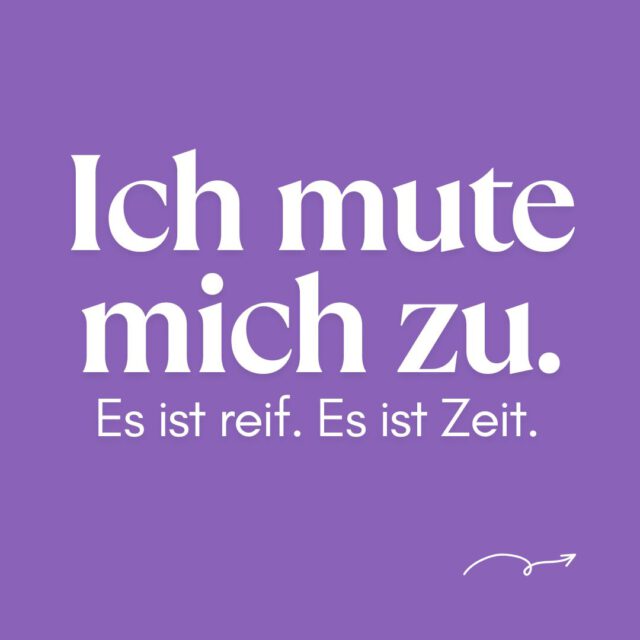 💜Ich mute mich zu.
Es ist reif.
Es ist Zeit. 
Ich schneide.
Jetzt.
Nicht später.  💜Die Sichel heilt Wunden.
Die Heilkraft ist voll.
Mehrwert durch Transformation.
Pure Alchemie.  💜Mit den Kräutern geht es einfach:
Transformation im Tee, in der Tinktur, im Ölauszug.  💜Im Leben ist es oft kompliziert:
Veränderung in der Trennung tut weh.  💜Ich mute mich selbst zu.
Zumutungen gibt es schon zu viel.  💜 LINK ZUM BLOG IN BIO! 💜  #dasgesundmagazin #birgitmatz #kräuterschneiden #lammas #kräuterweihe #mut #zumutung